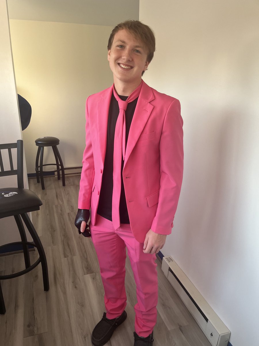 Everyone wants to dress like ⁦<a href="/AD_Emeritus/">Dick Wehner</a>⁩!