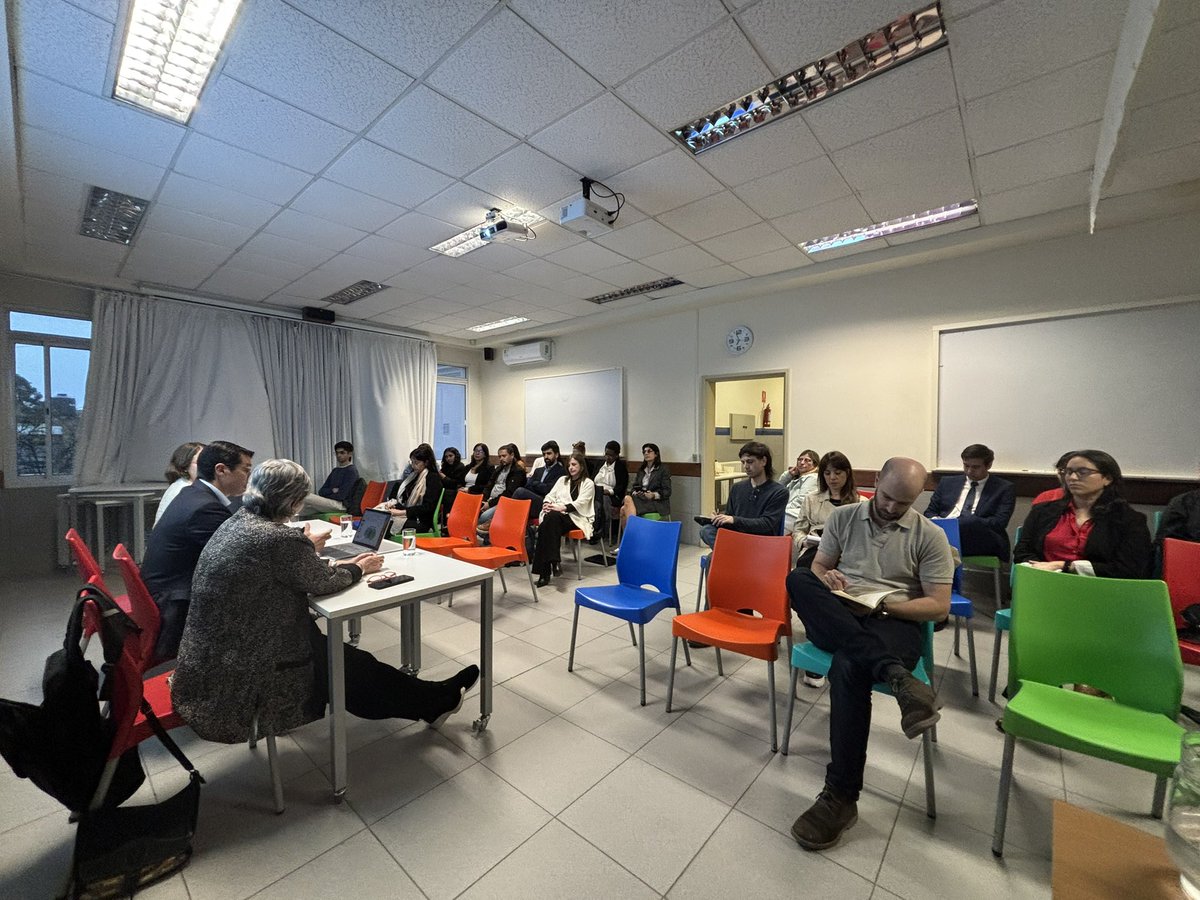Comunicación UM (@comunicacionum) on Twitter photo Cerramos el #CicloElectoralFCOM🗳️en la previa de las elecciones con un panel sobre desinformación en campañas con <a href="/jrvirgili/">Jordi Rodríguez Virgili</a>, <a href="/carmenbeat/">Carmen Beatriz Fernández</a> y Manuela Silva. Charlamos sobre el caso 🇺🇾 y la investigación del Observatorio Complutense de Desinformación en la que participa FCOM. Cerramos el #CicloElectoralFCOM🗳️en la previa de las elecciones con un panel sobre desinformación en campañas con <a href="/jrvirgili/">Jordi Rodríguez Virgili</a>, <a href="/carmenbeat/">Carmen Beatriz Fernández</a> y Manuela Silva. Charlamos sobre el caso 🇺🇾 y la investigación del Observatorio Complutense de Desinformación en la que participa FCOM.