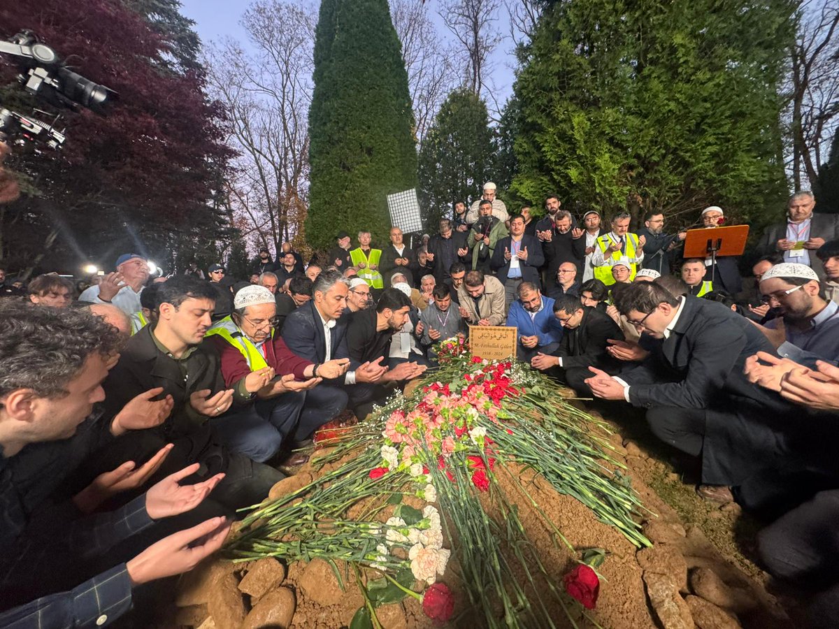 📌Fethullah Gülen, sevenleri tarafından dualarla sonsuzluğa uğurlandı.