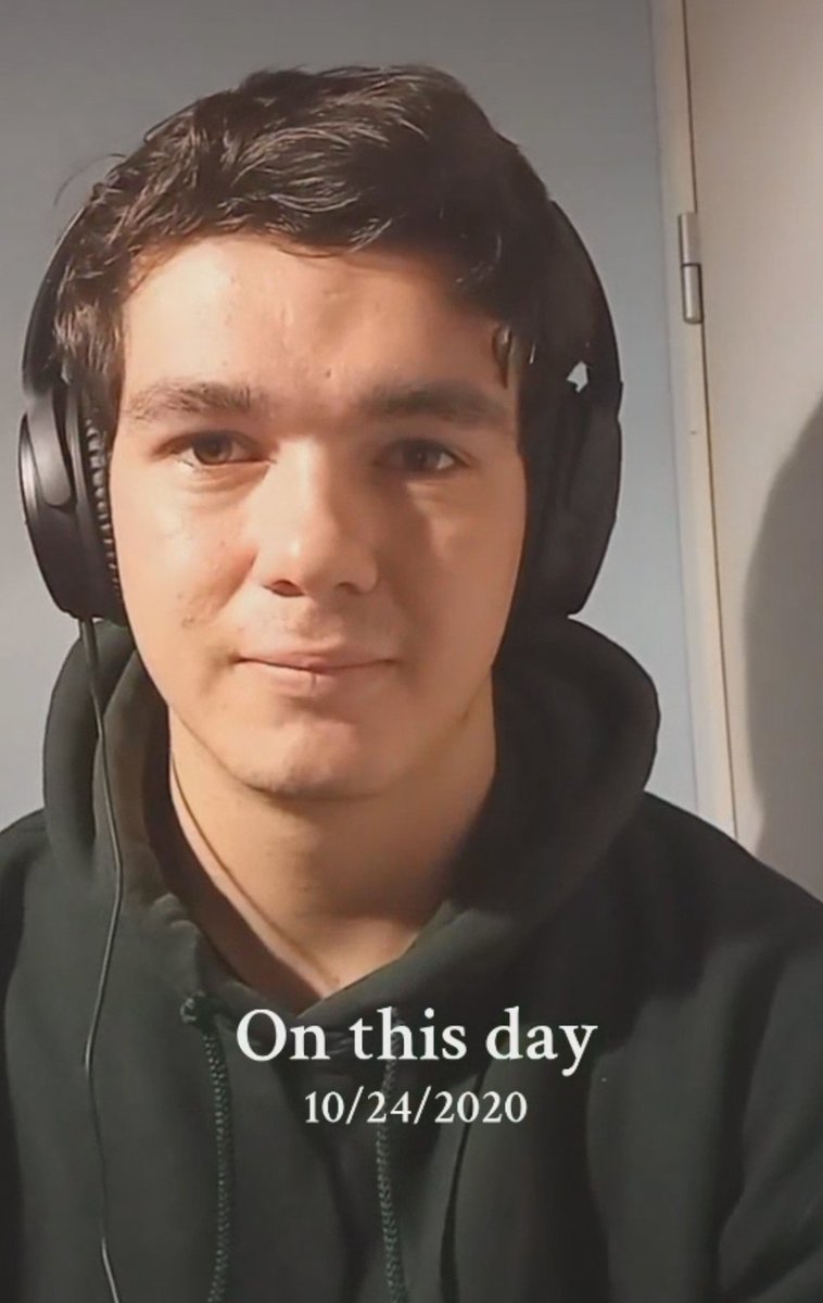 HellSwitchLeafe's tweet photo. What 4 years does to a person https://t.co/ckDspf1Tni