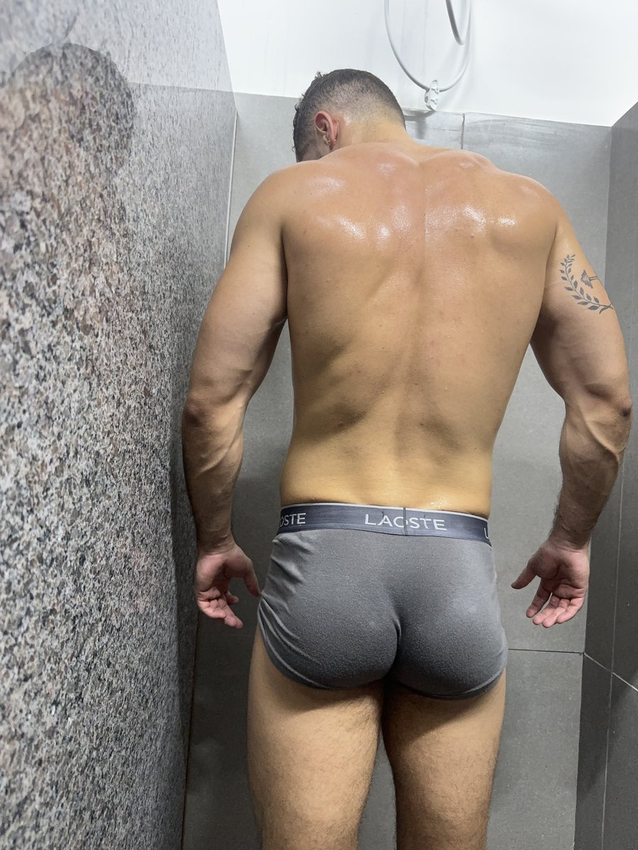 wr3191's tweet photo. Quem aí curte cueca suada depois de um treino?? 💦🥵 https://t.co/gjT1LoaEwQ