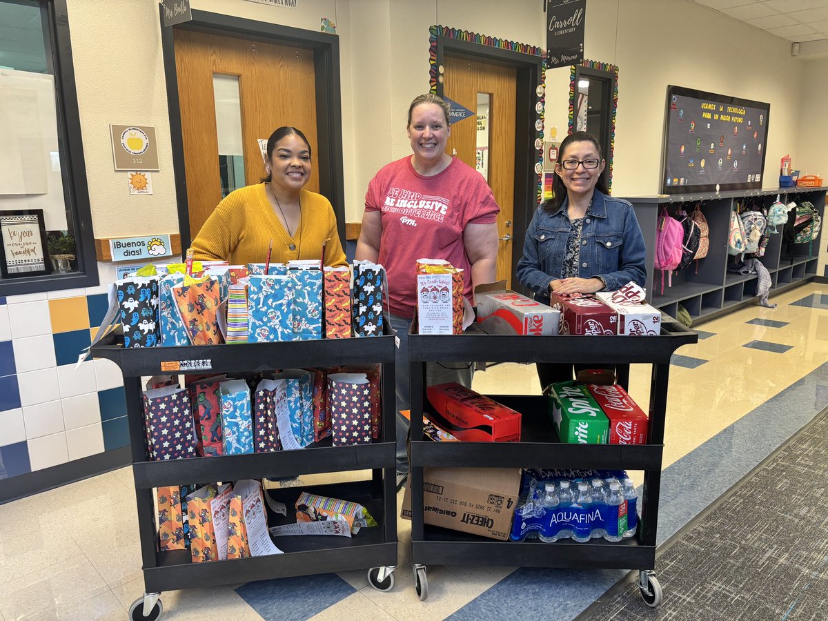 Our coaches delivered a snack and drink to the staff to help get them to Friday. Nuestros instructores repartieron botanas y bebidas al personal escolar para terminar la semana.