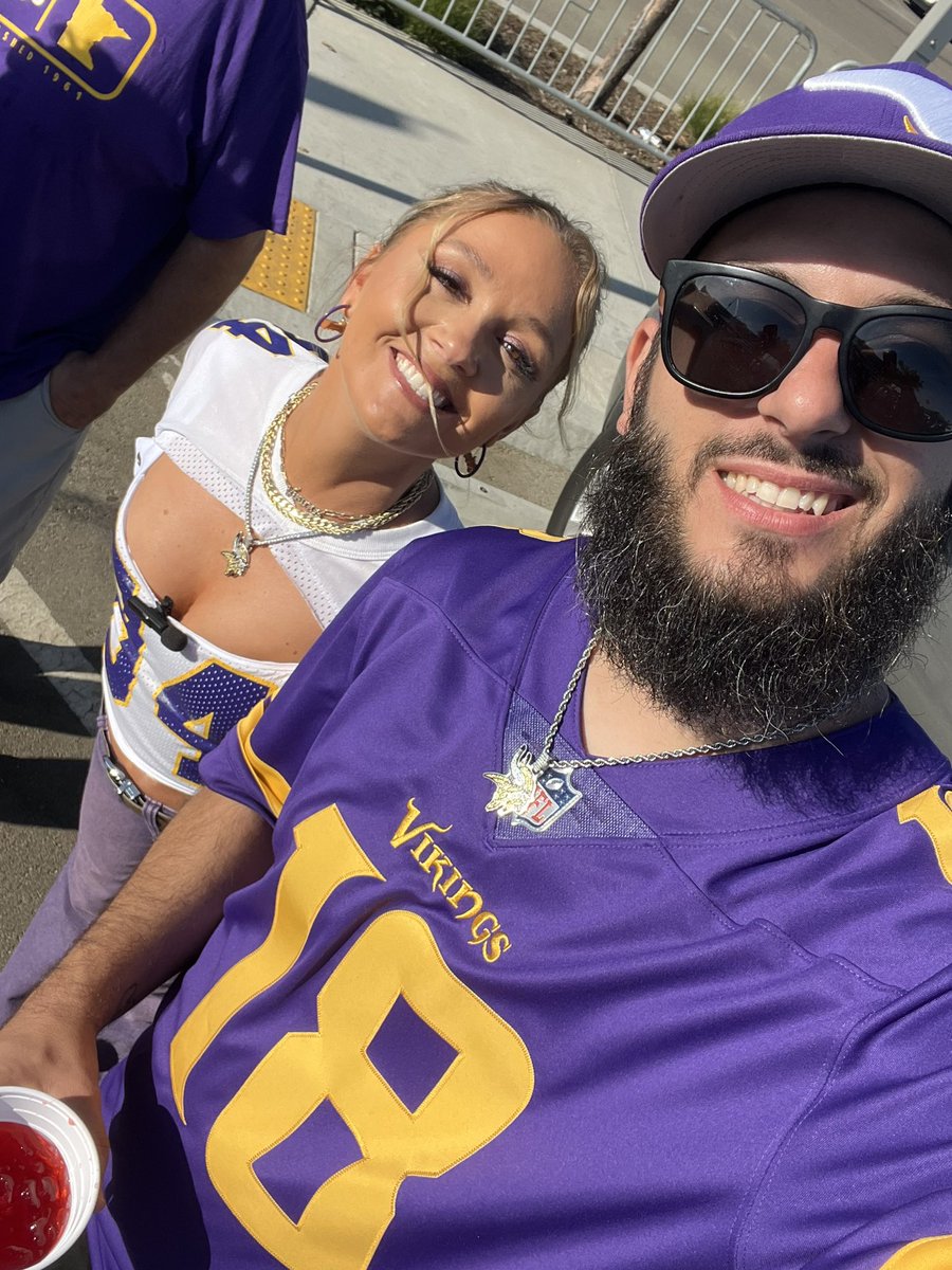 SK_NFL's tweet photo. We in this thang! #LAtakeover #SKOL https://t.co/WOq7F4CfnB
