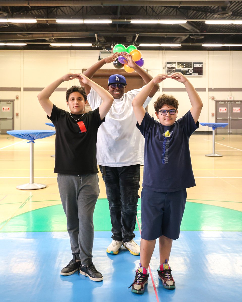 FoothillsBGC's tweet image. 🎉✨Happy Lights on Afterschool day! ✨🎉 Stop by our &quot;Shamrock&quot; location anytime between 4:00pm - 5:30pm and our Mary Wilcox Teen Center location between 5:00pm - 7:00pm for an open house and see what we’re all about. We can’t wait to show you around! 👋 #LightbulbChallenge