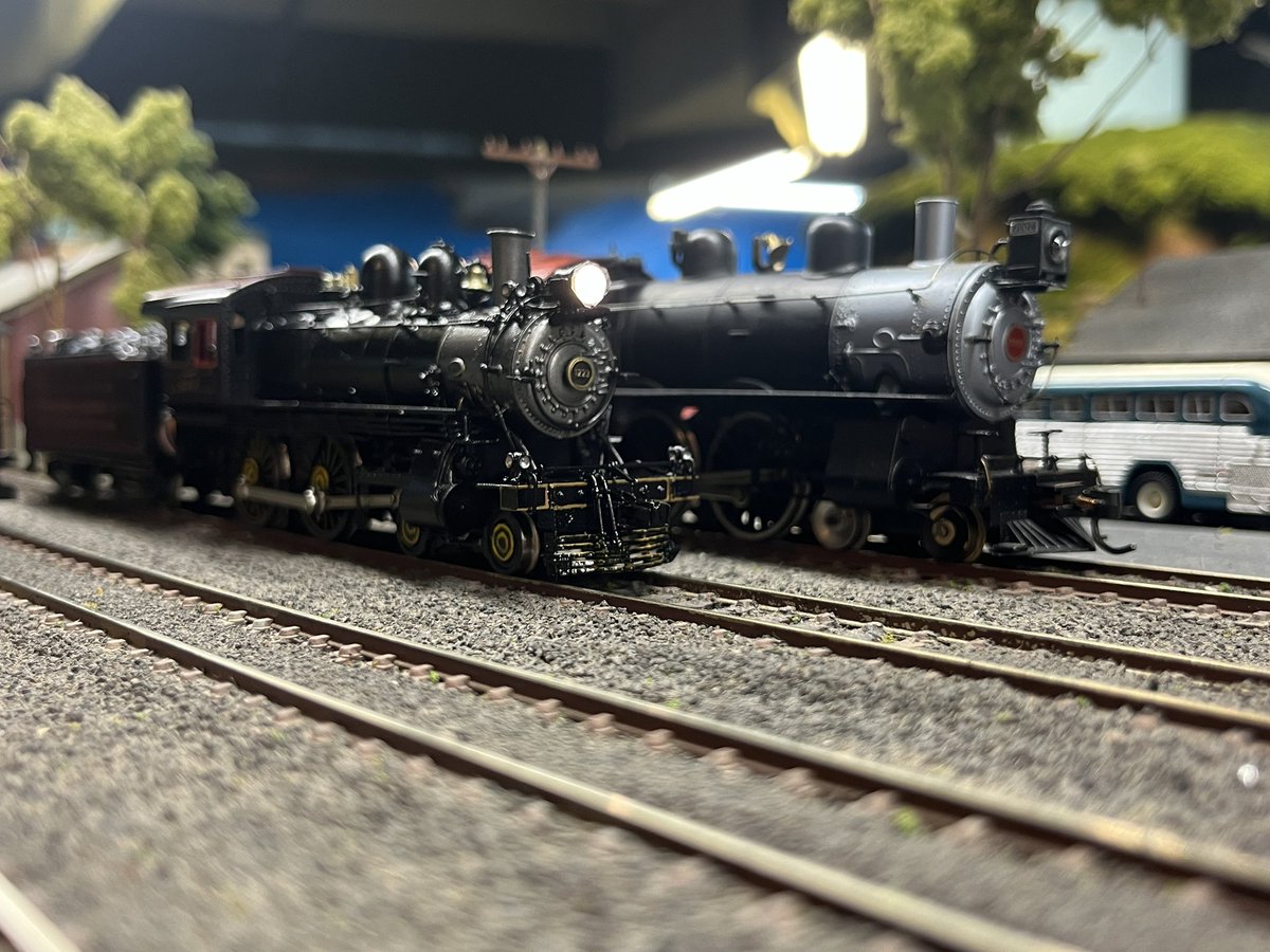 jcobg55's tweet photo. After a 6 week long work period, and a collaboration with @GlueEater6, I present to you PRR D16 1223! This was a commission my friend Pony did for me! They did the majority of painting, and I did the DCC sound install! https://t.co/4tlZNgdzVU