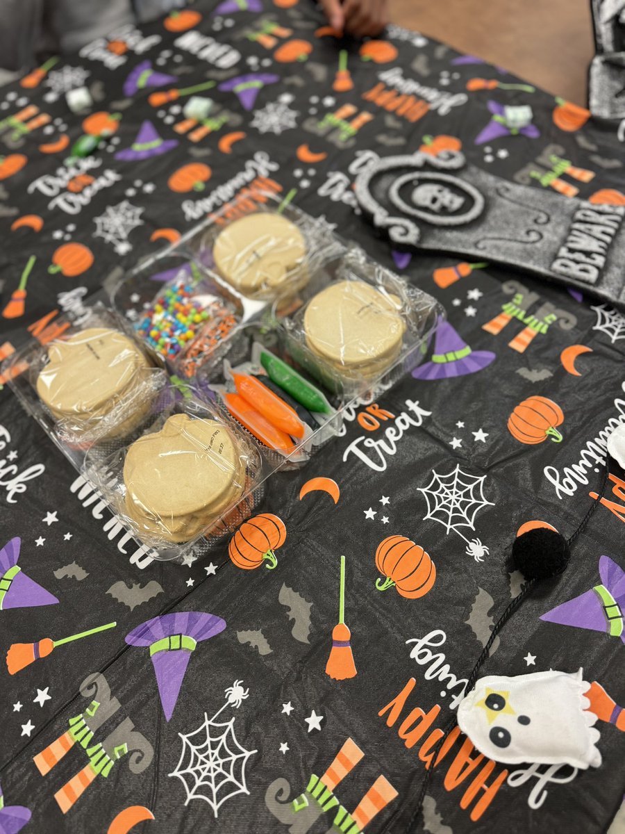 Happening NOW! D9 Trunk or Treat: Come make cookies with us! 🍪👻🎃