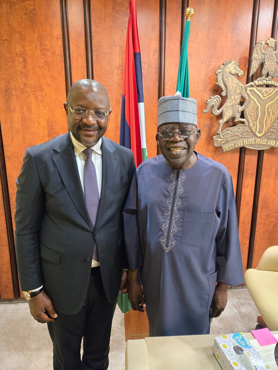SundayDareSD's tweet photo. Today, I was at the Presidential Villa to thank President Tinubu, GCFR, for my appointment as his Special Adviser on Public Communication and Orientation and for  initial briefing. Work commences. Full swing. 
Thursday nIght, 24 October, 2024.  

Abuja. https://t.co/5STADAN7Bf