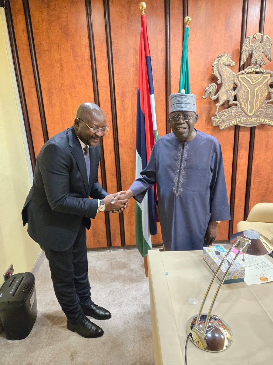 SundayDareSD's tweet photo. Today, I was at the Presidential Villa to thank President Tinubu, GCFR, for my appointment as his Special Adviser on Public Communication and Orientation and for  initial briefing. Work commences. Full swing. 
Thursday nIght, 24 October, 2024.  

Abuja. https://t.co/5STADAN7Bf