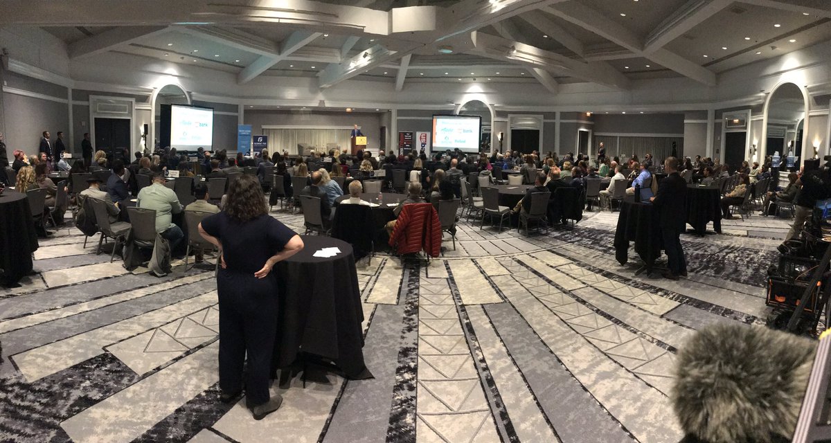 photocorry's tweet image. Downtown Portland: Mayor Ted Wheeler addressing the crowd in his latest State of the City address. Wrap up of the address #LiveOnK2 news at 6 and 11. @KATUNews