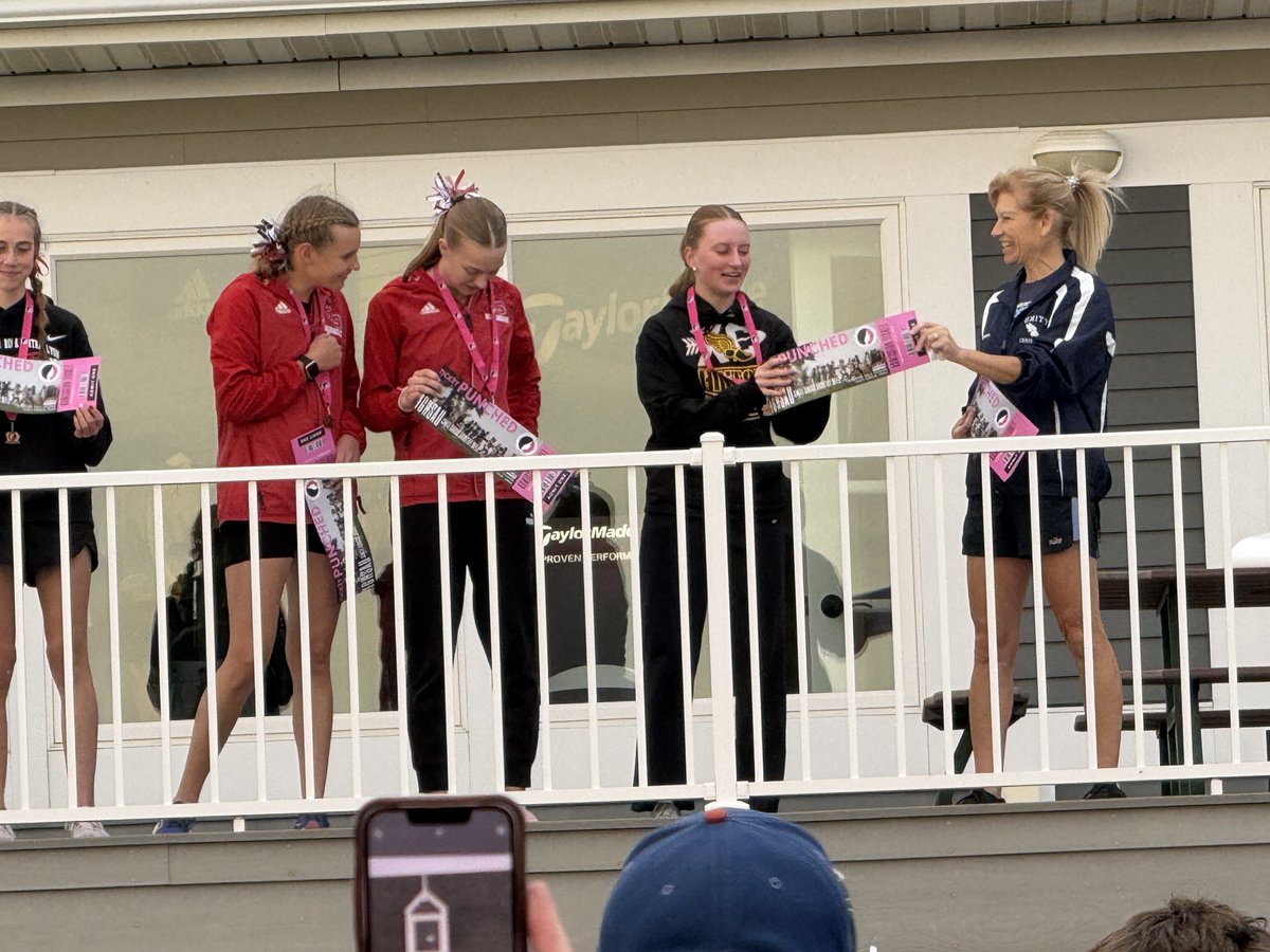 hinton_xc's tweet photo. Congratulations to Ava Lang for advancing to the state cross country meet! She finished in 12th place with a season best time of 21:14.19. She will run at 2:00 PM on Saturday, November 2 in Fort Dodge.
#ticketpunched #iowagirl #backtobackqualifier https://t.co/U2hrwwkn86