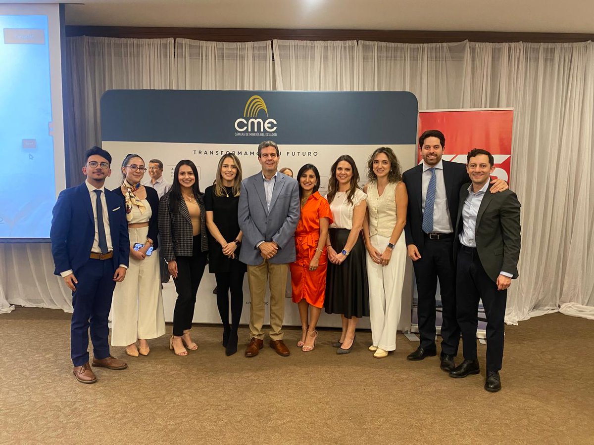 AVL 🟥 | En AVL Abogados  mantenemos nuestro compromiso con el desarrollo profesional de nuestro  equipo.
En el VI Congreso de Derecho Minero contamos con el apoyo de nuestros abogados de las áreas de Corporativo, Tributario, Protección de Datos y Migratorio 
¡Gracias #EquipoAVL!