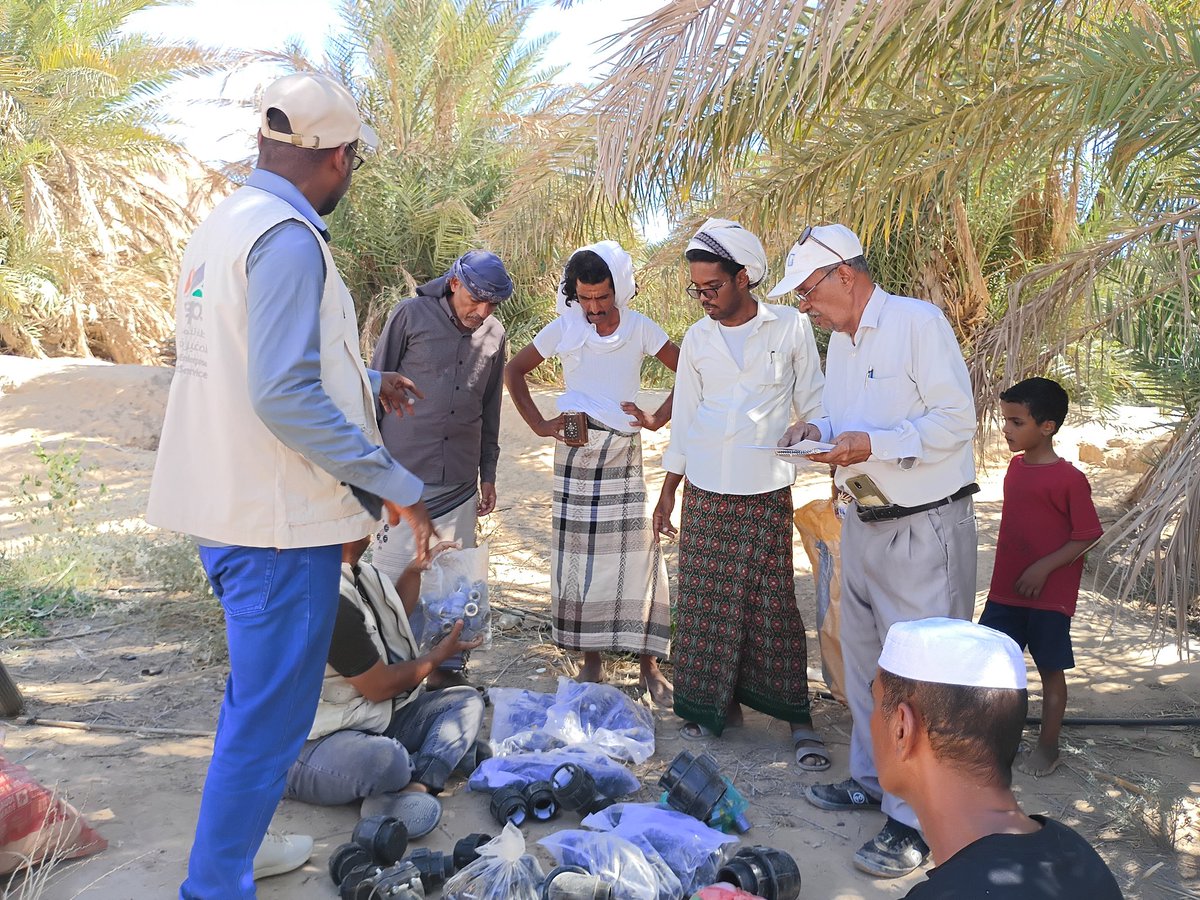 15bebd462fc143c's tweet photo. تدشين توزيع المنحة على المستفيدين  (فئة صغار المزارعين)  ضمن  مشروع (تحسين إنتاجية محاصيل الحبوب للمساهمة في تعزيز الأمن الغذائي)  الممول من الجمعية الكويتية للإغاثة(KSR) تنفيذ وكالة تنمية المنشآت الصغيرة والأصغر(SMEPS)
مديرية وادي العين وحوره 
 *الإستشاري م/ غازي سالم برباع* https://t.co/H1Q6PLA3Fp