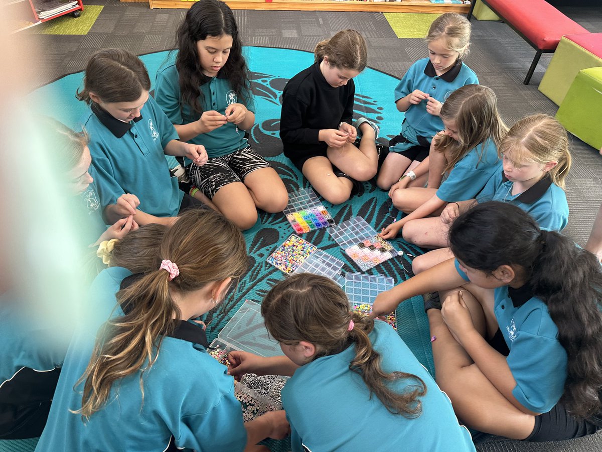 siobhanp2's tweet photo. @taylorswift13 primary aged children in New Zealand listening to your music making friendship bracelets   Your positive messages are strong here. https://t.co/lGDETfDe0M
