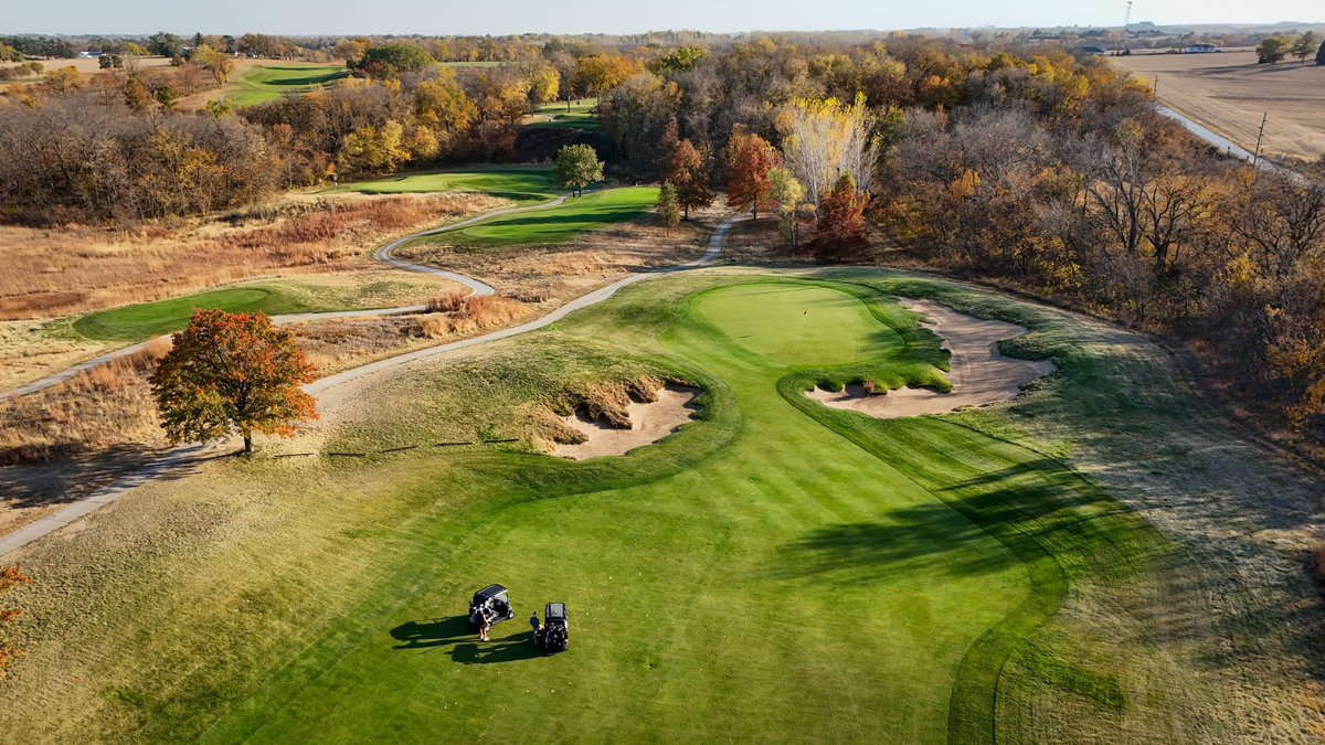 Rennermbrett's tweet photo. The fall colors have fully set in at the beautiful @DormieNetwork property. 🍁 

There’s not many places like @ArborLinks. https://t.co/Lj7eJ7mh6S