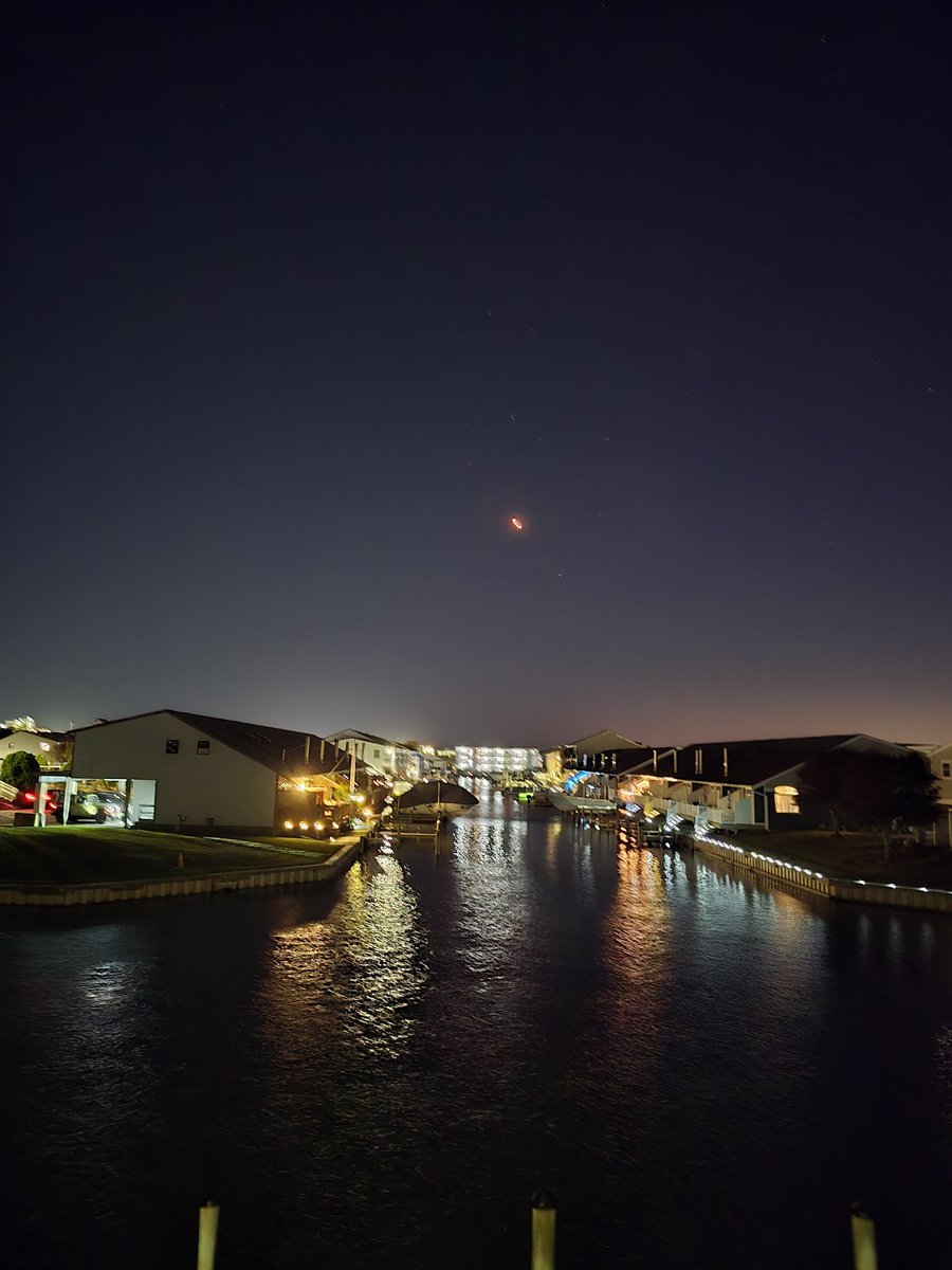 emo_cat_lady's tweet image. Just saw this over the canal - anybody else see it/know what it is? It looked like it launched from the west. It was a bright ball then it went dark, then it lit back up and disappeared after flying straight up. Sunfest fireworks aren&apos;t til Saturday. #UAPs #spydrone