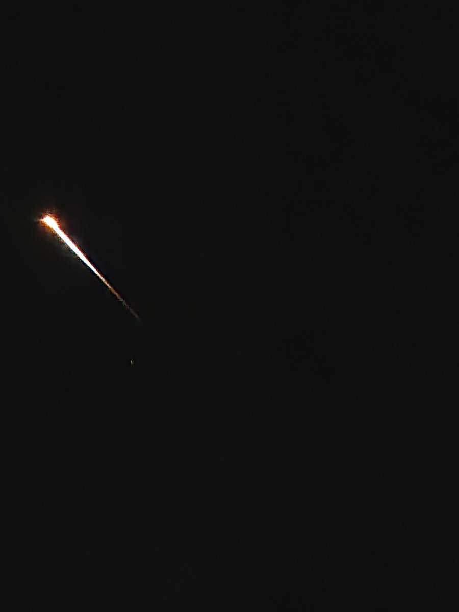 emo_cat_lady's tweet image. Just saw this over the canal - anybody else see it/know what it is? It looked like it launched from the west. It was a bright ball then it went dark, then it lit back up and disappeared after flying straight up. Sunfest fireworks aren&apos;t til Saturday. #UAPs #spydrone
