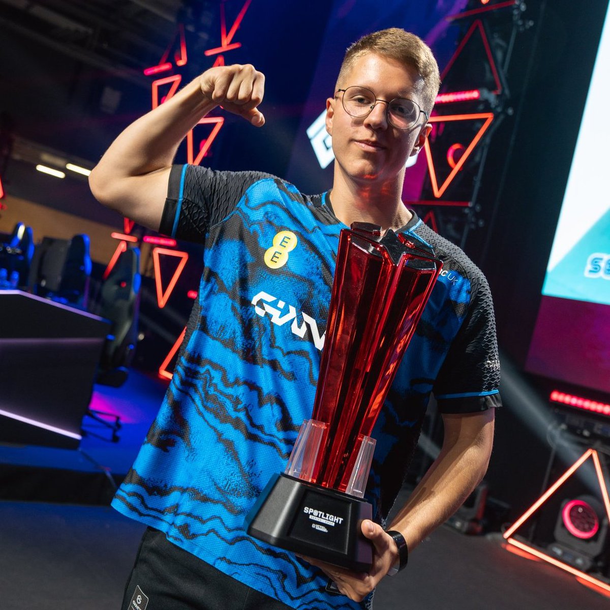 Lembo006's tweet photo. LEAK: Runner, ex-jugador de Vitality, ha llegado a un acuerdo con @GIANTXES para la VCT EMEA 2025

Reporte de @anonimotum, justo el día en el que el jugador macedonio se ha proclamado campeón de VCT Spotlight como stand-in de GIANTX en el rol de flex. ¿Os gusta el fichaje? 🧐 https://t.co/j11K8RiMXj