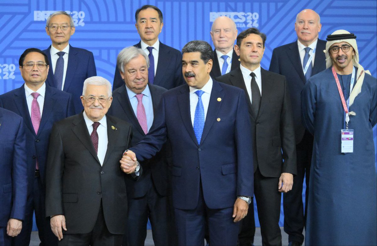 Comparto la Foto Oficial de los Jefes de Estado y de Gobierno que estamos presentes en la XVI Cumbre de los BRICS, el epicentro del nuevo mundo pluripolar, multicéntrico y de esperanza de los pueblos.