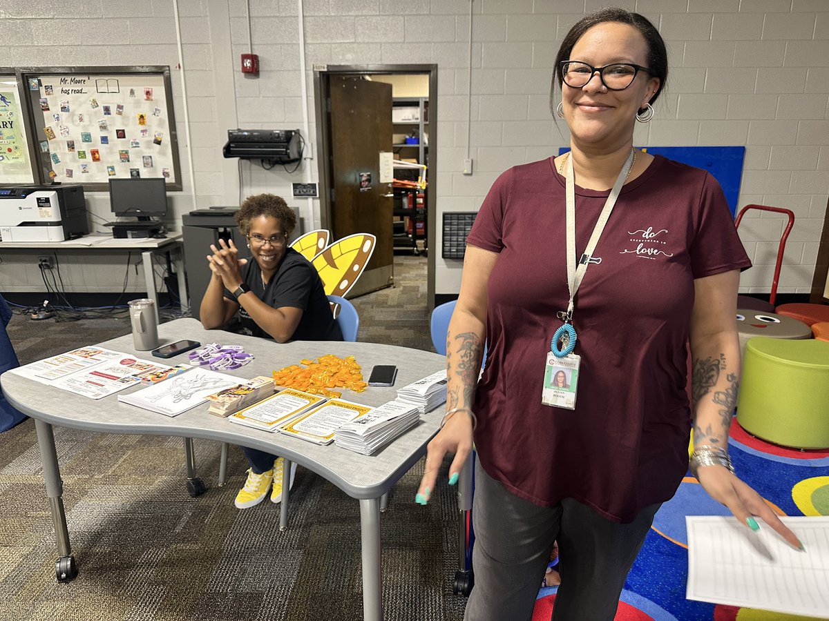 Mr.Moore tweet media