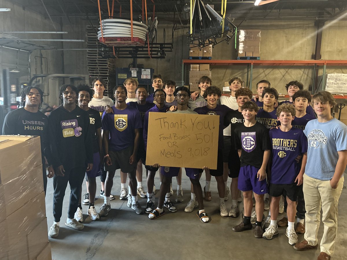 CBHSbasketball's tweet photo. Enjoyed getting to work for @catholiccharitieswtn today and completing some community service as a team! 501 boxes of food made that will provide 9,018 meals for families in need!
#TheBrotherhood | #GoBrothers https://t.co/Dp7uBveC0Q