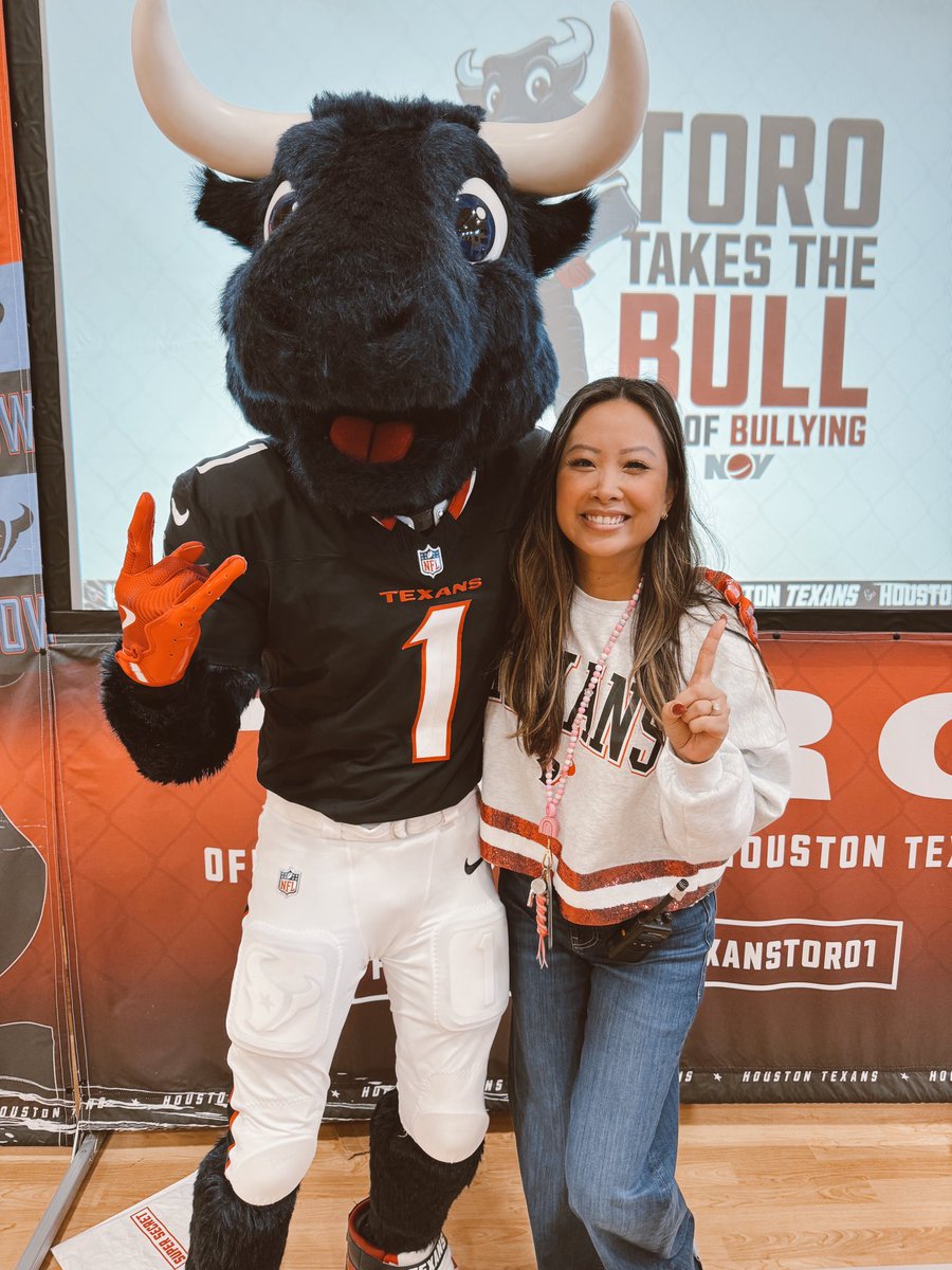 MrsBui_MJE's tweet image. •• kindness &amp;amp; inclusion matter •• Toro takes the BULL out of BULLYING!! ❤️💙 Thank you to @TexansTORO1 @HoustonTexans for coming to @MJEjags @MJEThirdGrade we loved having you teach us about speaking up against bullying 💜✨🏈