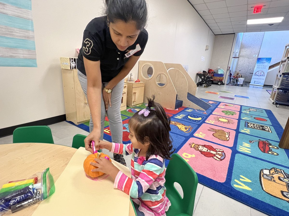 ProjectLEARN3's tweet image. Thank you, @TheGeorgeRanch for providing our @LamarCISD multilingual families with pumpkins to explore at our Play and LEARN hands on stations today! @justwrite4u2 @PFETexas @ZEROTOTHREE