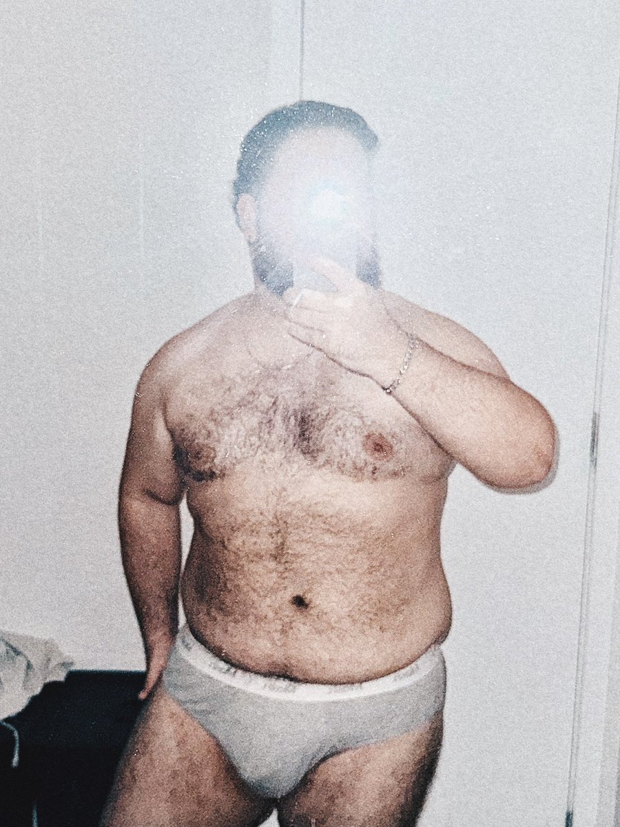 mostlyvito's tweet photo. A foto de perfil, só que completa 😏 https://t.co/msqP6u4QnB