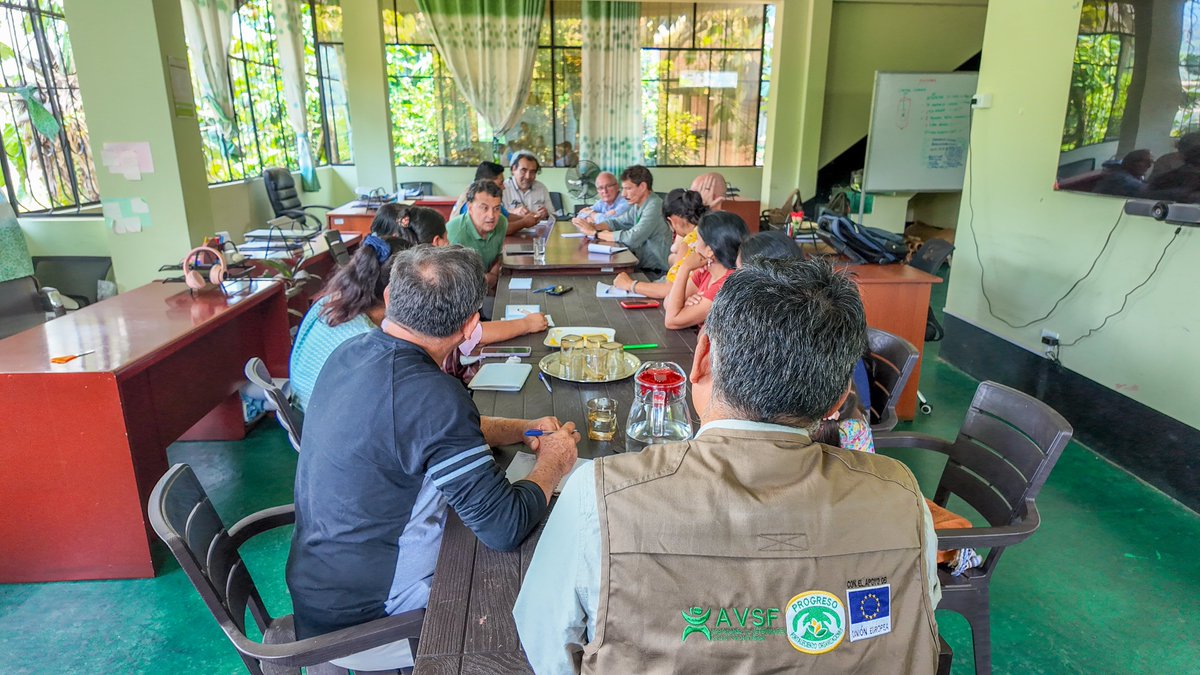 Para conocer de cerca las percepciones y expectativas de actores claves en el territorio, se sostuvieron reuniones con la Org. Ashaninka Machiguenga del Rio Apurímac - OARA, grupo impulsor de la Agenda de las Mujeres del VRAEM, cooperativas, mesas técnicas, entre otros.