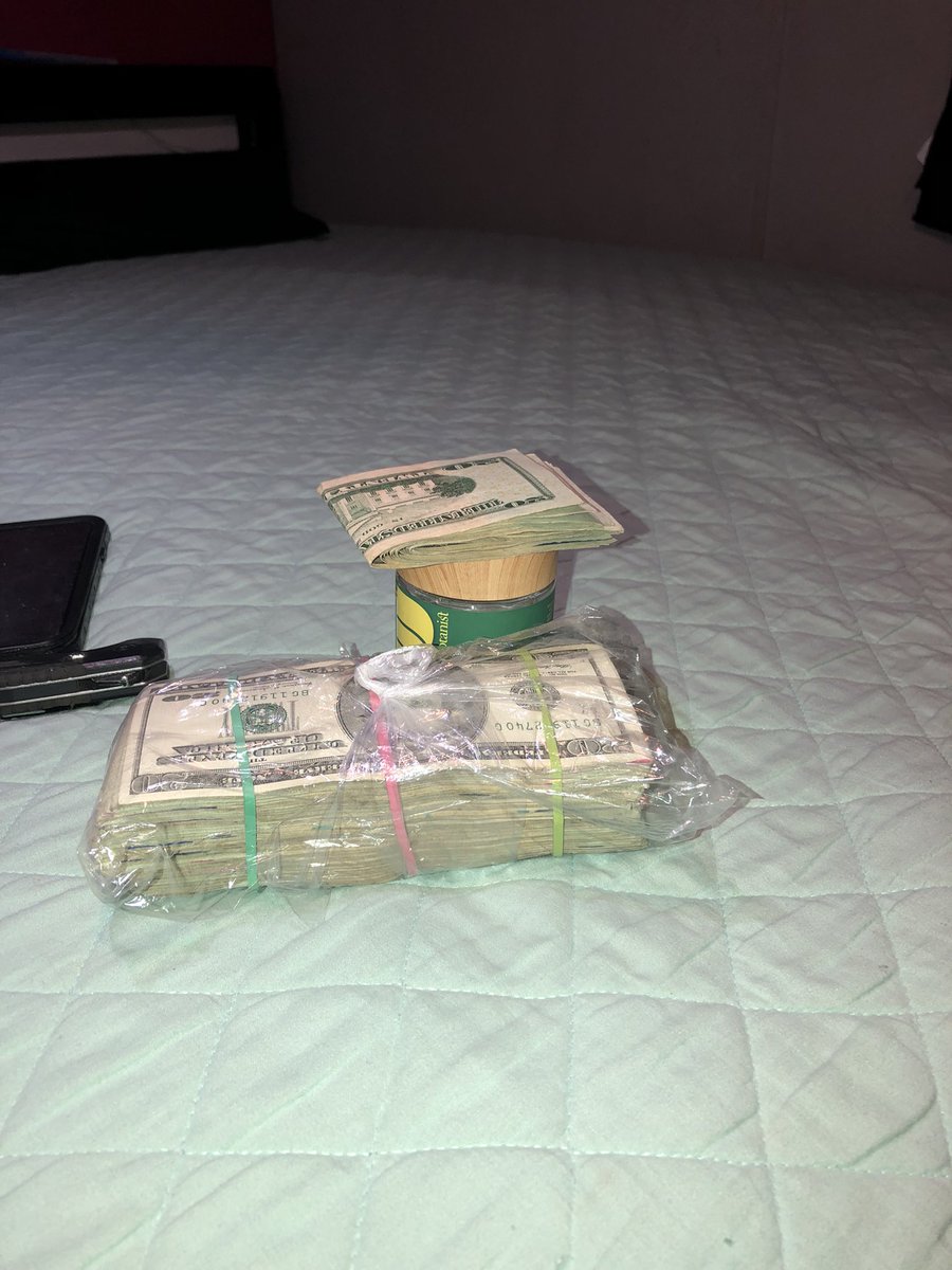 sledro999's tweet image. 😎👿😈Well Shit Since My Mom Robbed My ; I’m Finna Get On Fortnite (&amp;amp;] When I Get Off I’m Countinq My Money! 💰💸🤑
#Stacking #SavingUp #TheyDontWantUsToWin #FortniteAbsoluteDoom