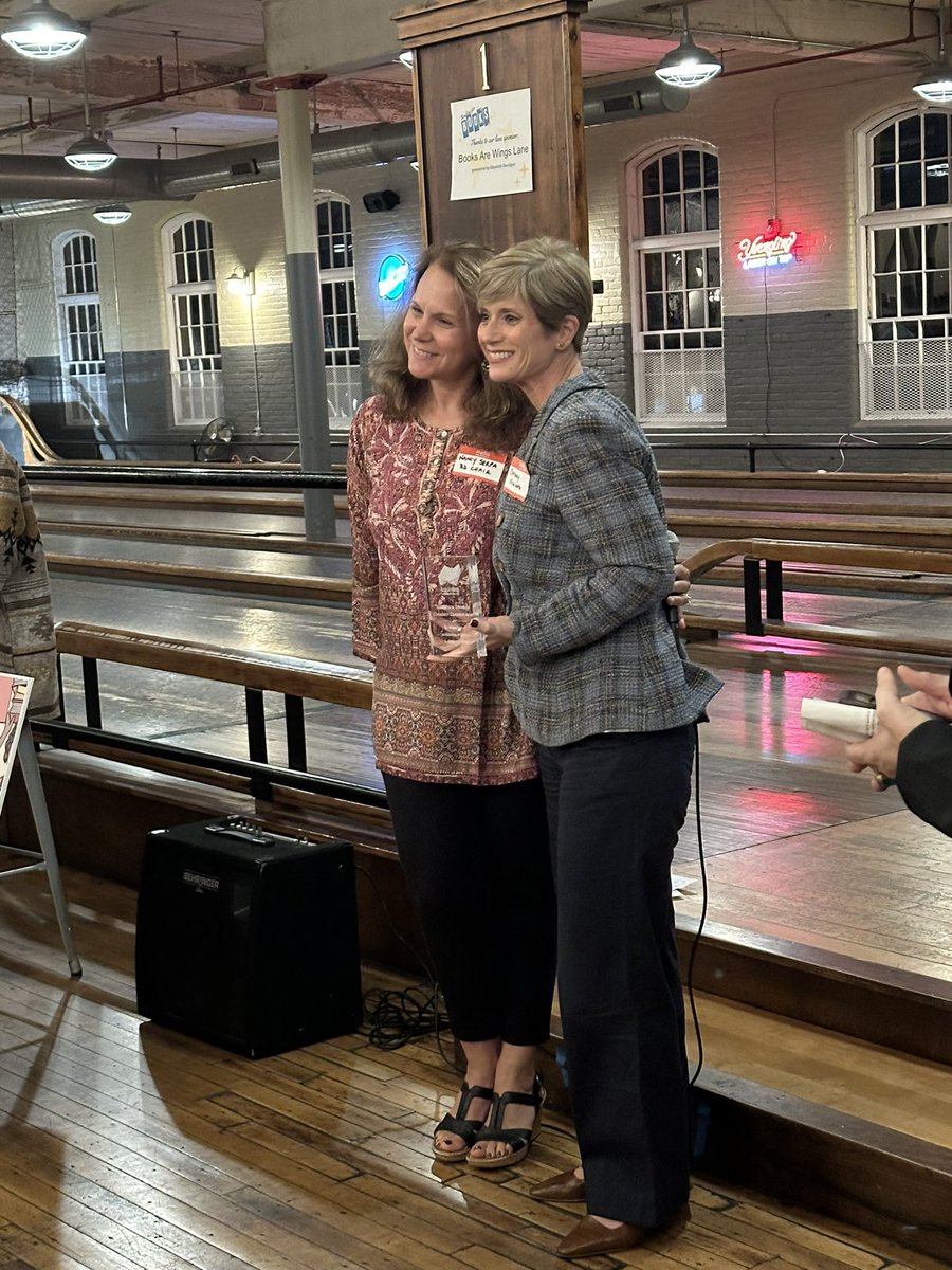 LisaGuillette's tweet photo. Congratulations to @CortneyNic and the entire @liveunitedri team for the well deserved recognition at tonight’s @BooksAreWings event! The United Way of Rhode Island’s Women United group has been a great partner in the Children’s Book Drive. https://t.co/mQ9UOU5iFB