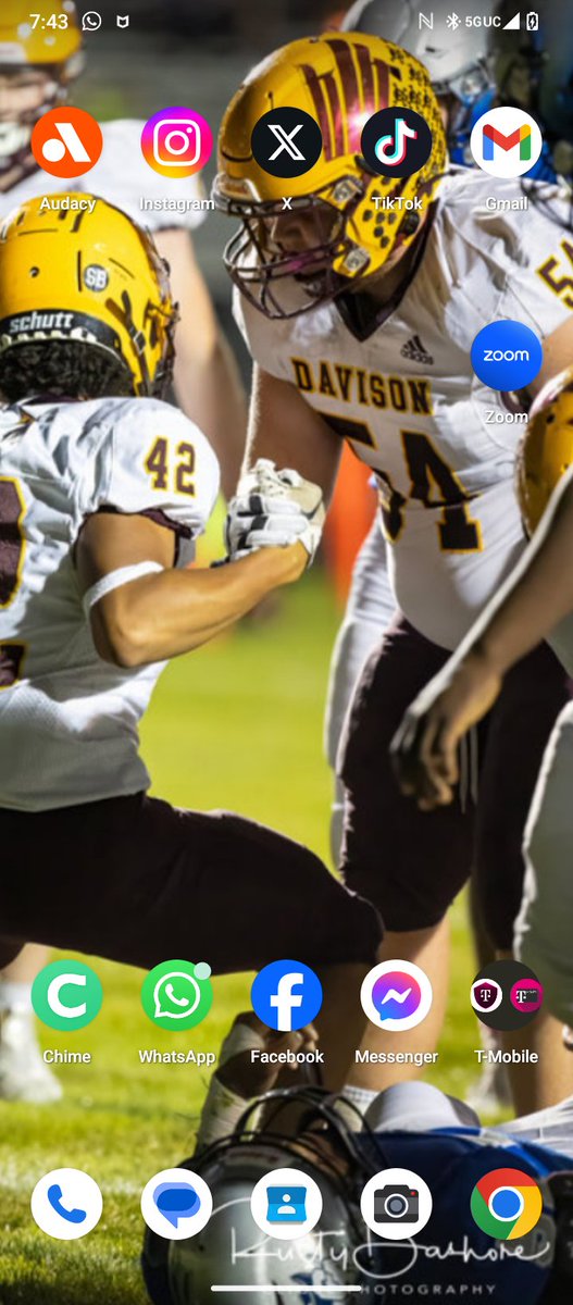 Mccain669Brian's tweet image. @DavCardFootball .. Rusty too🙌⚡🔥📸 phenomenal with them shots and the timing. This here. Thank u for capturing everything my son has always been.. why hes called Electric-E. Liftin spirtits-selfless soul. #ElectricMoments #GreatSportsmanship #Fam1st take care tonight☝️💕💪🏈