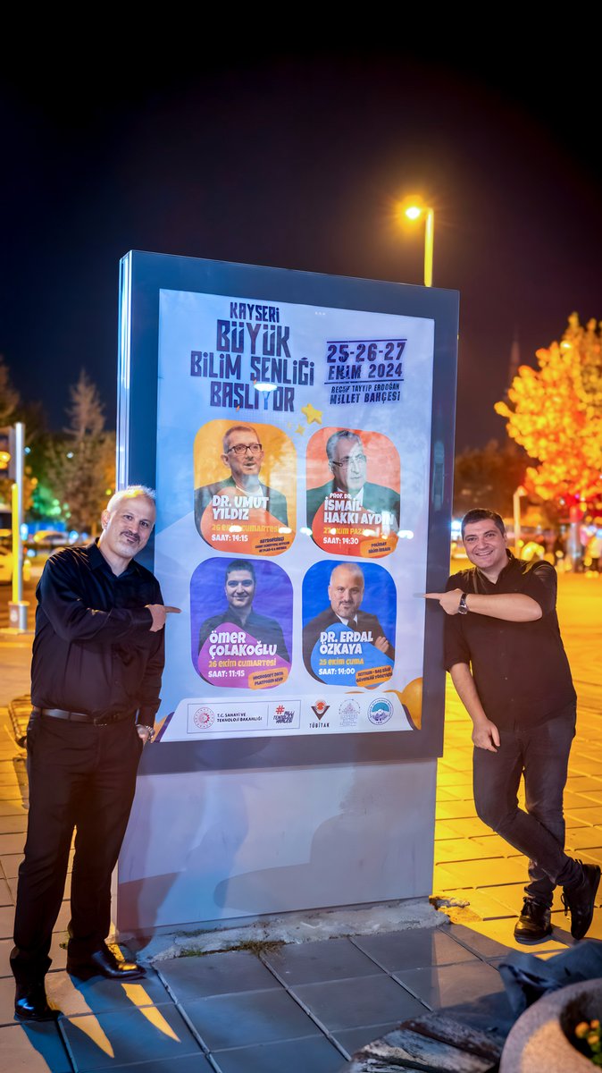 Olacaksa böyle dostu olmalı insanın.
Sevincinden daha fazla sevinen, üzüldüğünden daha fazla üzülen.

Hepsinden öte seni senden bile daha iyi bilen.
Ne iyi ettin Erdal abi.
Hoşgeldin memleketime, evime.
Şeref verdin.
<a href="/erdalozkaya/">Rdl</a>