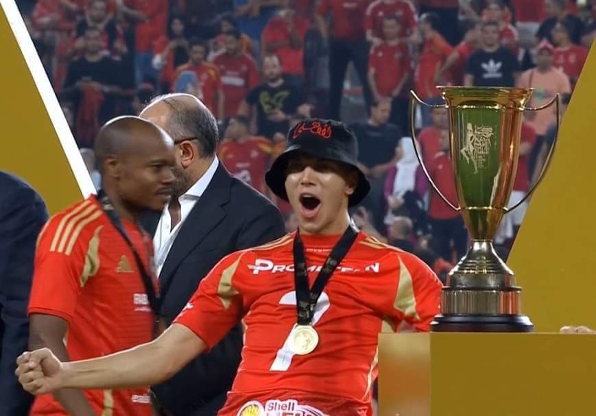 ENg_ToRKy22's tweet photo. الاهلى ١٥٣ بطوله اللهم زيد و بارك 🦅♥️
امام عاشور ٥ بطولات 💪♥️
#حارس_الاهلي https://t.co/14hTFv0Ciq