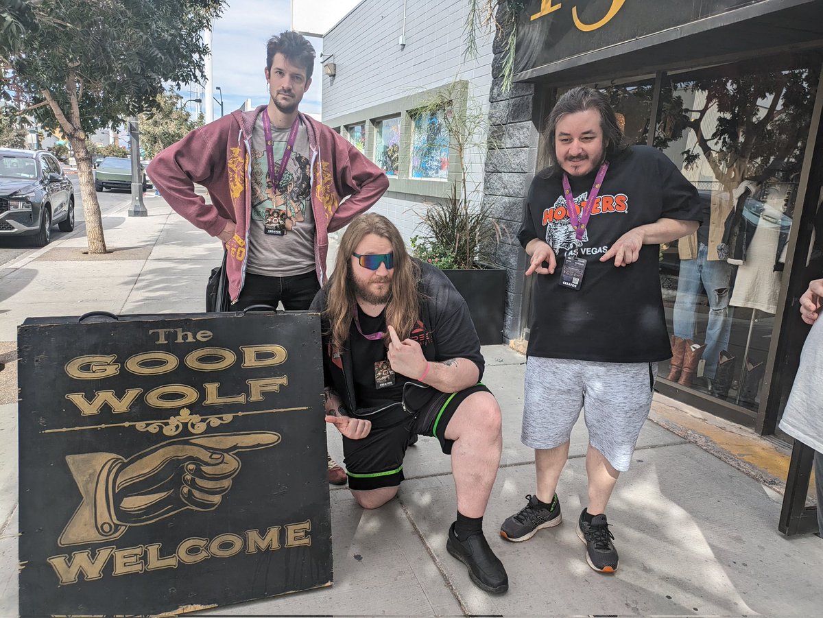 PDHPals's tweet photo. We've been running around Vegas all day long https://t.co/krP6u0dYX1