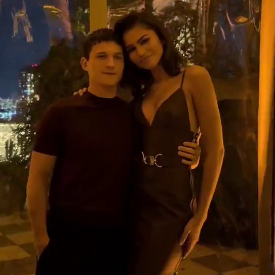 tracklist's tweet photo. PAIS! Zendaya e Tom Holland juntos em um evento em Nova York ❤️ https://t.co/U8ayA0EF8k