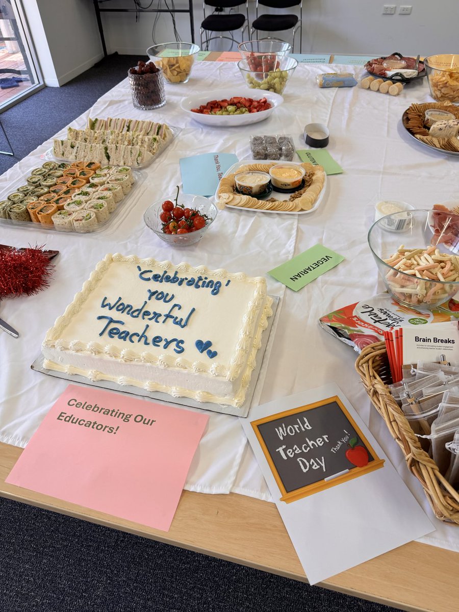 Celebrating World Teacher Day at Namadgi School! Thank you for everything you do. ⁦@DGACTEducation⁩ ⁦<a href="/JaneSim73932443/">Jane Simmons PSM</a>⁩ ⁦<a href="/Hux1975/">Mark Huxley</a>⁩ ⁦<a href="/ACTEducation/">ACT Public Schools</a>⁩