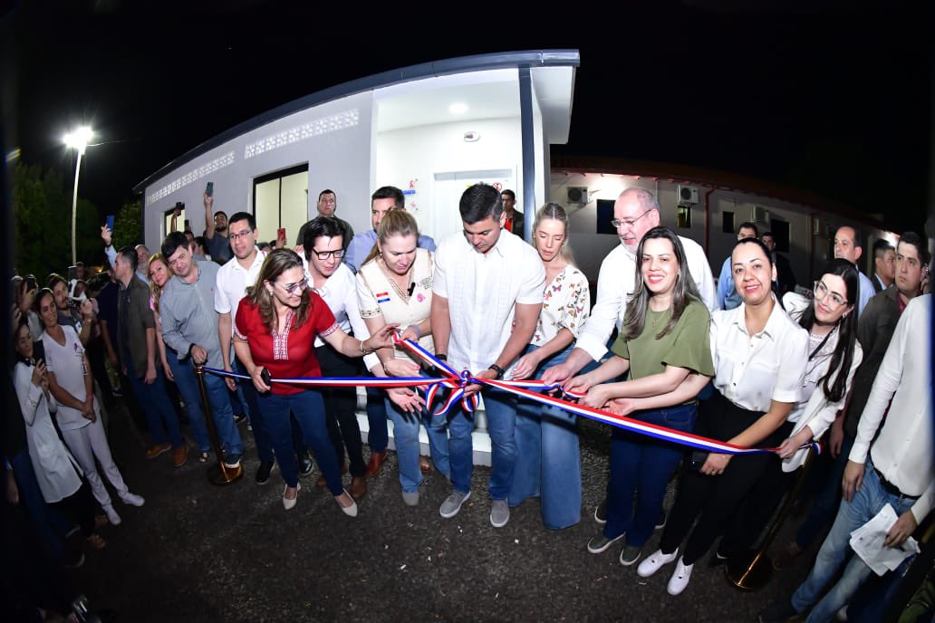 itaipuparaguay's tweet photo. #JornadaDeGobierno 🏥 En la fecha, el Gobierno del Paraguay puso en marcha el mamógrafo de tecnología avanzada, adquirido por ITAIPU, que fue donado al Ministerio de Salud para su uso en el Hospital Distrital de Santa Rita. 
#OctubreRosa 🎀

@SantiPenap 
@LetiOcamposP 
@AllianaPedro 
@luchozacariasAP 
@mariatbaran