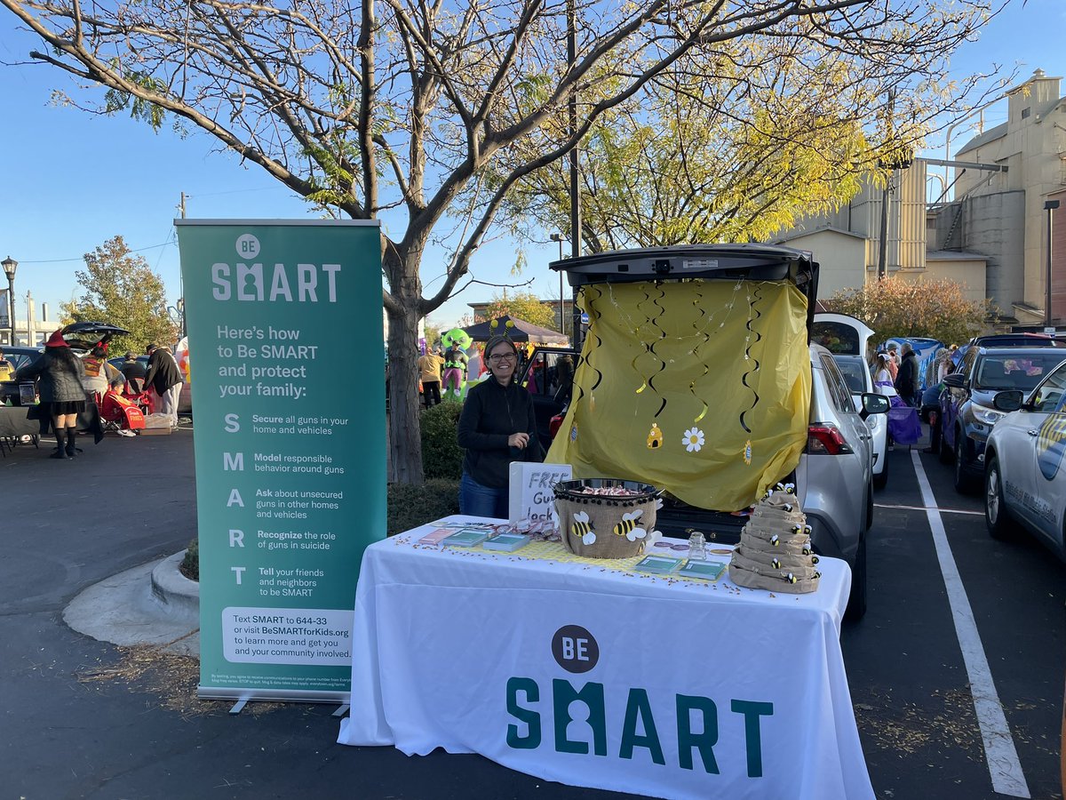 jkjacq's tweet photo. It’s time to #BeSMART trunk or treat Idaho @MomsDemand volunteers hanging out at our hive handing out gun locks and candy. https://t.co/0EkRBTD8vJ