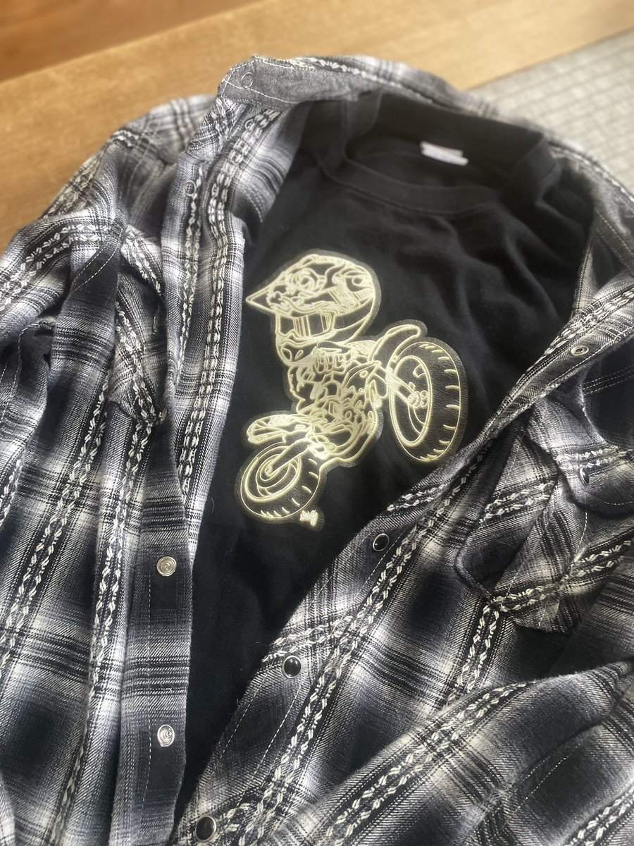SACHITKG's tweet photo. 昨日は1日資格取得の講習。今日はまた通常営業(仕事)。
今日はshinyoさんTシャツで行きまっす🏍💨 https://t.co/f4Rys18YNL