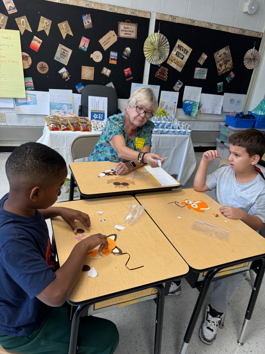 MTL_CS_Depetris's tweet photo. Our Fall Grandpal visit!❤️
#ThirdGradeThinkers
#CSTogetherIsBetter
#YearOfHope https://t.co/2TnGVNa6TW