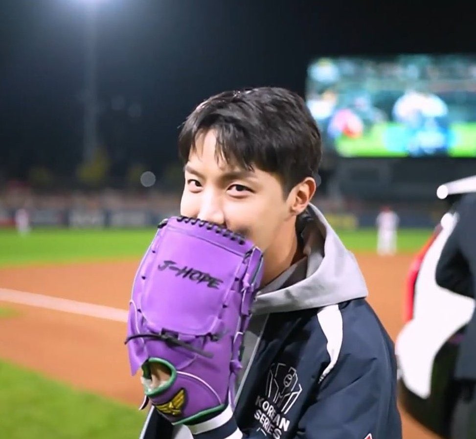 army6969_bts's tweet photo. 하루한번 ❤️
I vote #jhope for #2024MAMAVOTE https://t.co/2aGl6lRhrn