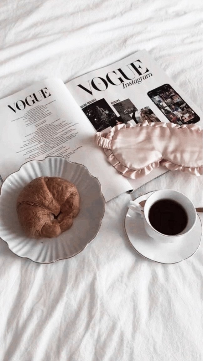ㅤ

@𝐚𝐯𝐞𝐞.𝐝𝐯𝐫 𝐮𝐩𝐝𝐚𝐭𝐞𝐝!

❝ Good morning! Staying in for today…maybe. Breakfast in bed anyone? 

ㅤ