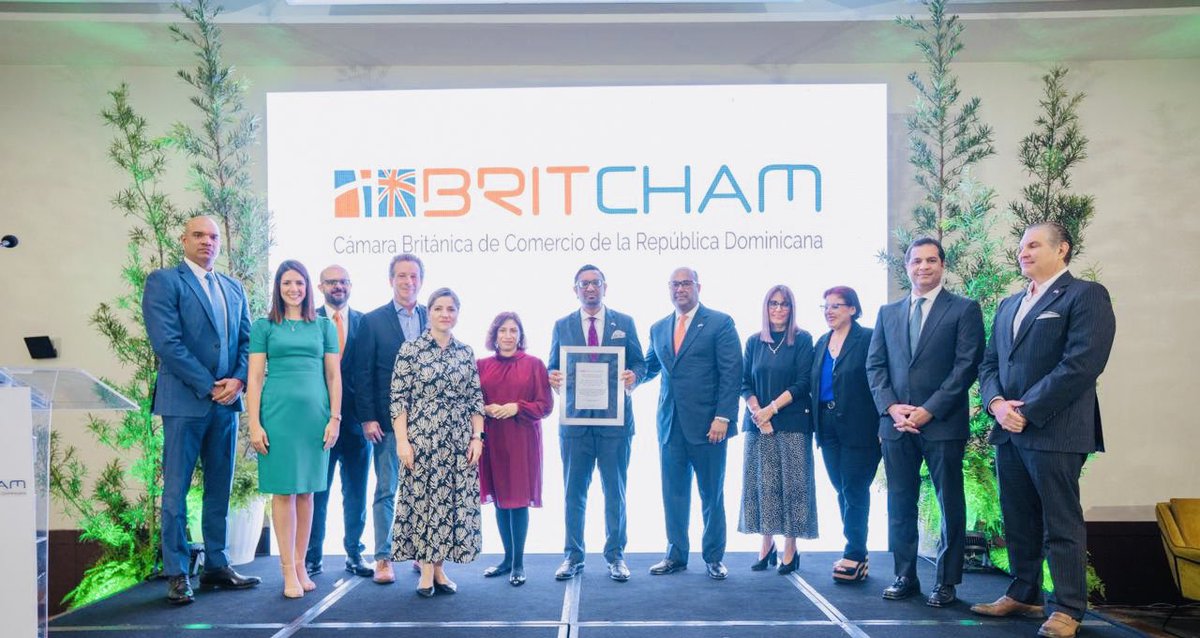 Agradezco enormemente al Presidente de @britchamdr @amaurisvasquezd, a la Junta Directiva y a todo su dinámico equipo, por tan increíble reconocimiento y por crear un espacio tan enriquecedor previo a mi partida.