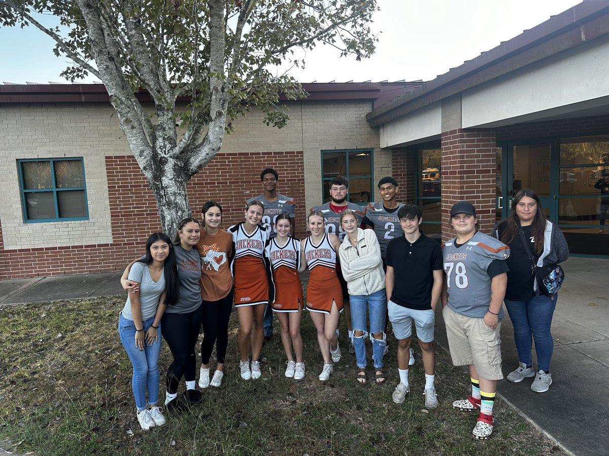 DJJG11's tweet photo. Thank you @PassmoreElem for allowing our @AlvinAthletics athletes to come and open car doors this AM! Always a great time! #JPND 

@AlvinJacketVB 
@alvin_jacketfb 
@AlvjacketGolf 
@Alvin_Cheer 
@AlvinISD https://t.co/JJfKSgAAnm