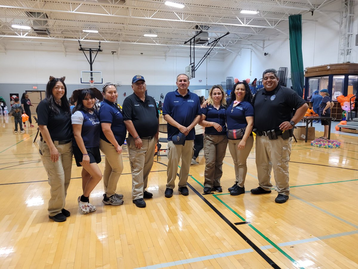Thank you Reverchon Park for inviting Dallas UNIDOS team to your Halloween event. We had a great evening with the community. #DallasPdUNIDOS