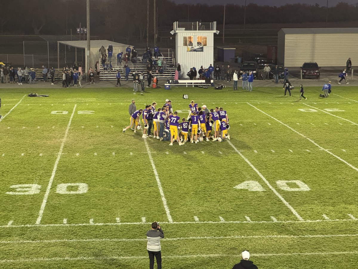 🔵 HS FB (D1 Playoffs): Ravenna @ Bridgeport🟣
FINAL
<a href="/B_Port_Football/">Bridgeport Bulldog Football</a>: 34 
Ravenna: 30
Weibert to Levick from 15-yards out to take the late lead with 2:25 left. Cody Bates gets his first INT of the year as time expires to end it. 
Bridgeport to the second round next Friday,
