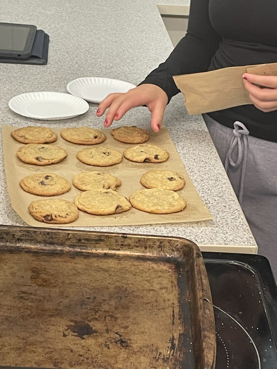 MrsTenzer's tweet photo. Homemade Cookies! @ScarsdaleMS #smsfacs8 #chocolatechipcookies https://t.co/Sf1nTArQ5j