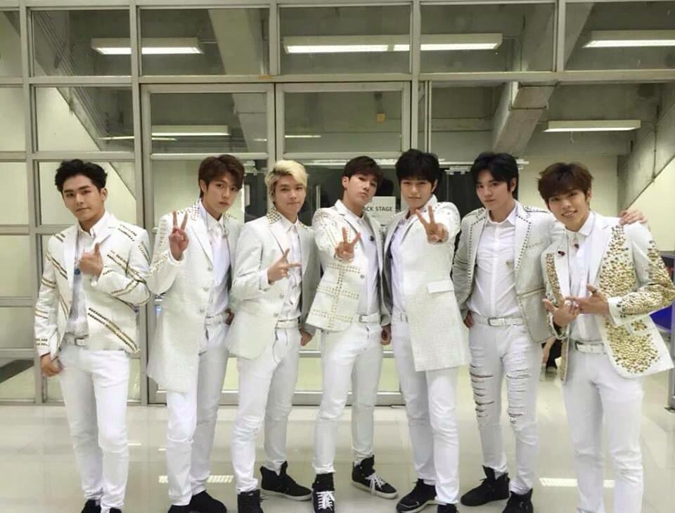 ao_buddee's tweet photo. 9ปีผ่านไป… อินฟินิทไม่ได้มาจัดคอนฯที่ประเทศไทย9ปีแล้วอ่ะ แฟนไทยยังมีหวังที่จะได้เจออินฟินิททั้งวงอยู่มั้ย?🥹 

#INFINITEEFFECTinBkk https://t.co/K6ru9nRlDt
