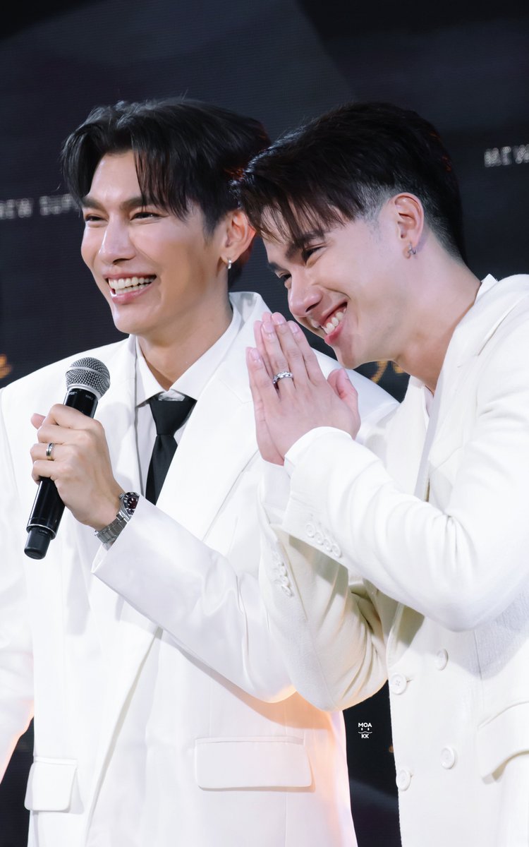 ยิ้มกว้างๆของมิวตุลย์😊🤍

ABSENCE MEW SINGLE

#mewtul #มิวตุลย์ 
#MewPressconAbsence
#MewSupasit #มิวศุภศิษฏ์ #Tul_Pakorn 
<a href="/MSuppasit/">mewsuppasit</a> <a href="/octotul/">TUL PAKORN III💫</a>