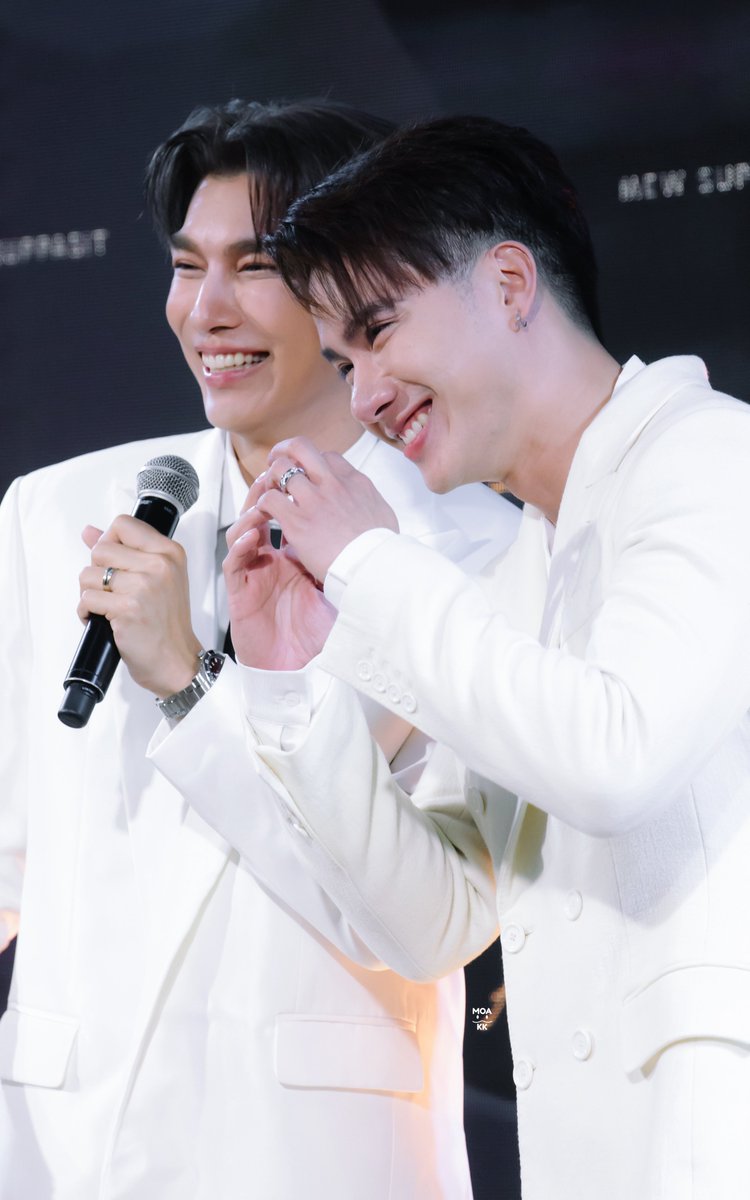 MOA_KK's tweet photo. ยิ้มกว้างๆของมิวตุลย์😊🤍

ABSENCE MEW SINGLE

#mewtul #มิวตุลย์ 
#MewPressconAbsence
#MewSupasit #มิวศุภศิษฏ์ #Tul_Pakorn 
@MSuppasit @octotul https://t.co/HEHurwzVl4